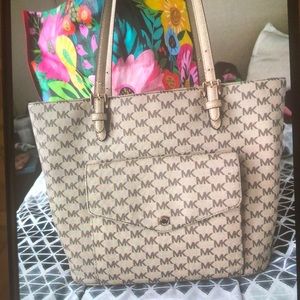 Michael Kors cream shoulder bag used like new